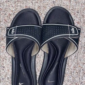 Nike Cushion Slides